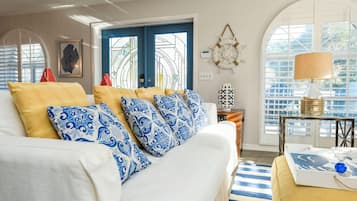 House, 3 Bedrooms | Living room | 42-inch TV with cable channels