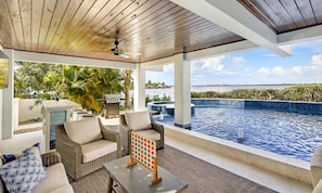 Casa, várias camas | Piscina