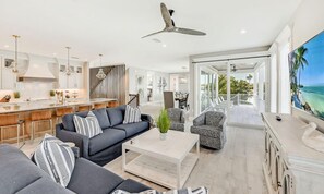 House, Multiple Beds | Living room | 36-inch TV with cable channels
