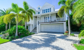 House, 5 Bedrooms | Exterior