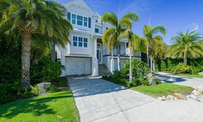 House, 5 Bedrooms | Exterior
