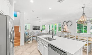 House, 5 Bedrooms | Private kitchen