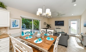 House, 3 Bedrooms | In-room dining