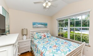 Casa, 3 habitaciones | 3 habitaciones, tabla de planchar con plancha y ropa de cama