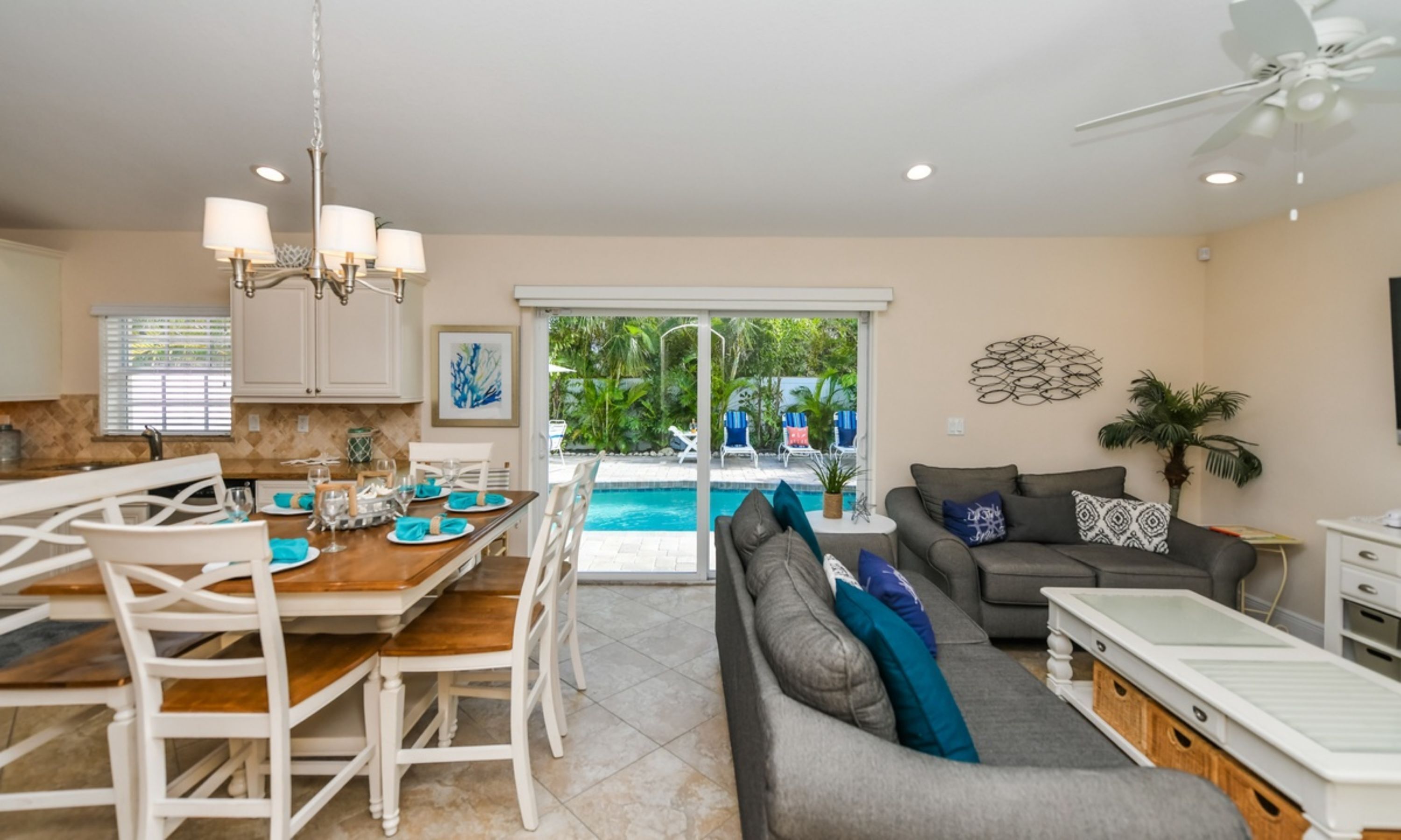 Maison, 3 chambres | Repas dans la chambre
