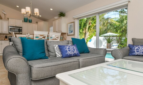 Hus, 3 soverom | Oppholdsområde | En 42-tommers TV med kabel-kanaler