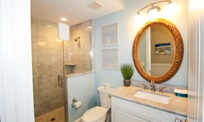 Ferienhaus, Mehrere Betten | Badezimmer