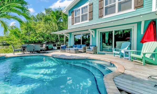 House, 4 Bedrooms | Pool