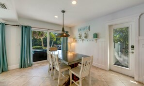 House, 4 Bedrooms | Dining