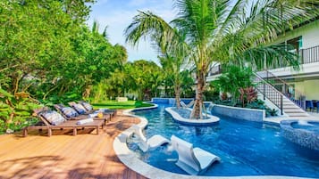 Casa, varias camas | Alberca