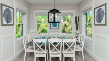 House, Multiple Beds | In-room dining