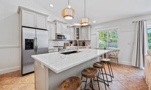 House, 3 Bedrooms | Private kitchen