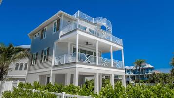 House, 5 Bedrooms | Exterior