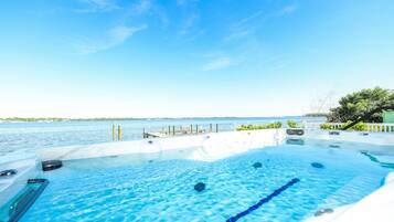 House, 5 Bedrooms | Private spa tub