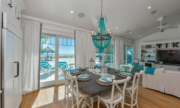 House, Multiple Beds | In-room dining