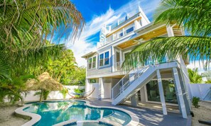 House, 4 Bedrooms | Pool