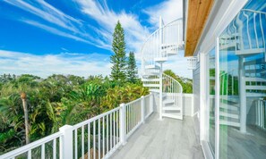 House, 4 Bedrooms | Balcony