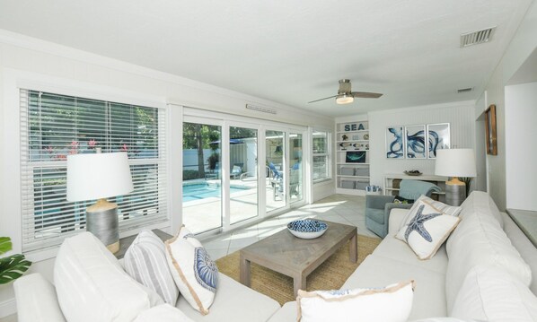 House, 3 Bedrooms | Living room | 42-inch TV with cable channels