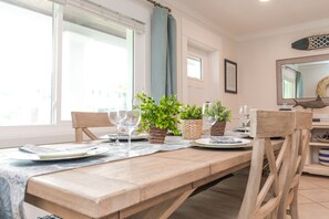 House, 3 Bedrooms | In-room dining