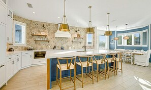 Hus - flera sängar | Eget kök | Kylskåp, mikrovågsugn, spishäll och diskmaskin