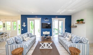 House, 5 Bedrooms | Living room