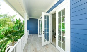 House, 5 Bedrooms | Balcony