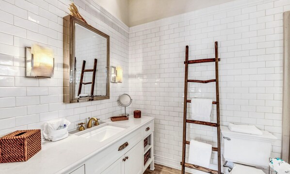 Bathroom - The Fish House by AMI Locals (Anna Maria)