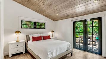 Casa, 3 habitaciones | 3 habitaciones, tabla de planchar con plancha y ropa de cama