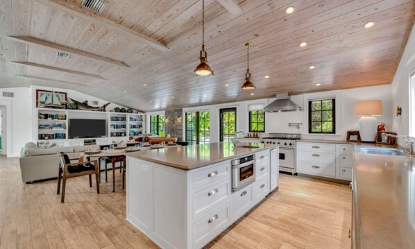 Hus - 3 sovrum | Eget kök | Kylskåp, mikrovågsugn, spishäll och diskmaskin