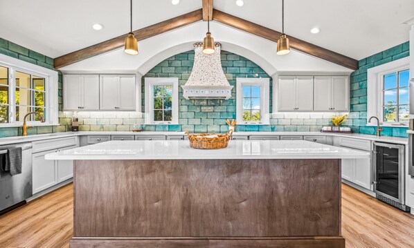 Talo, 3 makuuhuonetta | Yksityinen keittiö | Jääkaappi, mikroaaltouuni, liesi, astianpesukone