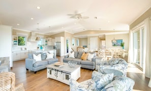 Casa, varias camas | Sala de estar | Televisión de 42 pulgadas con canales por cable