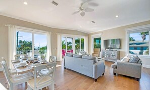 House, Multiple Beds | In-room dining