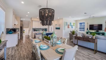 House, 5 Bedrooms | Dining