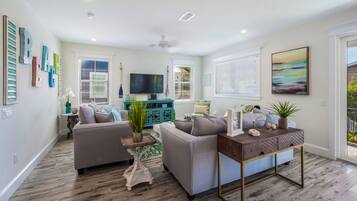 House, 5 Bedrooms | Living room | 42-inch TV with cable channels