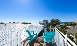 Casa, varias camas | Balcón