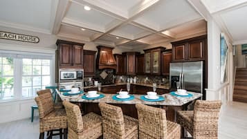 House, Multiple Beds | In-room dining