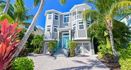 Tropical Oasis by AMI Locals