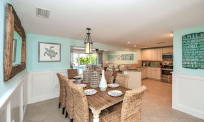 House, 5 Bedrooms | In-room dining