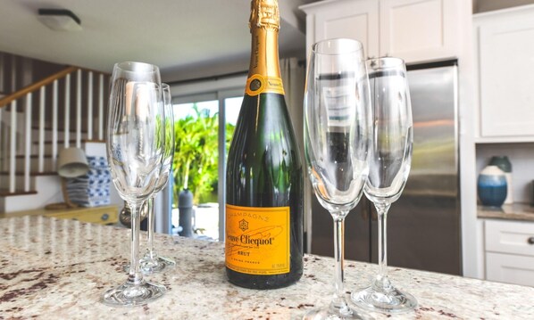 House, 5 Bedrooms | Private kitchen | Fridge, microwave, stovetop, dishwasher