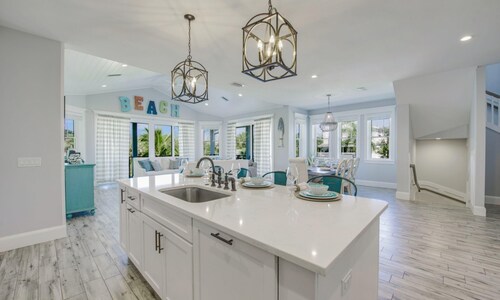 Seaside Magnolia by AMI Locals