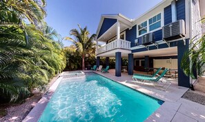 House, 5 Bedrooms | Pool