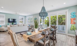 House, 5 Bedrooms | In-room dining