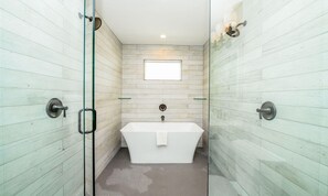 Casa, varias camas | Baño | Secadora de cabello y toallas 