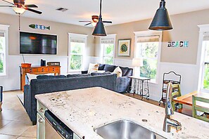 Rumah, 6 kamar tidur | Dapur pribadi | Lemari es, microwave, kompor, dan mesin pencuci piring