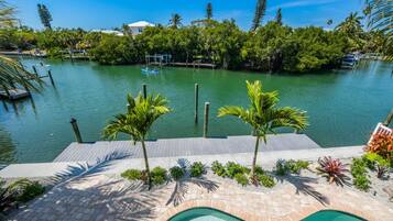 House, 4 Bedrooms | Pool
