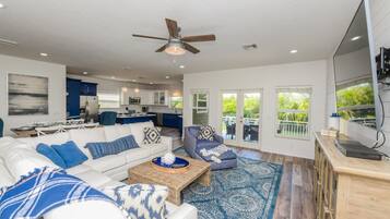 House, 4 Bedrooms | Living room | 36-inch TV with cable channels