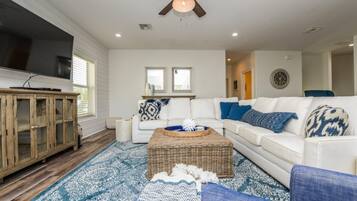 Hus - 4 sovrum | Vardagsrum | 36-tums tv med kabelkanaler