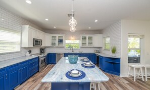 House, 4 Bedrooms | Private kitchen