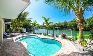 House, 4 Bedrooms | Pool