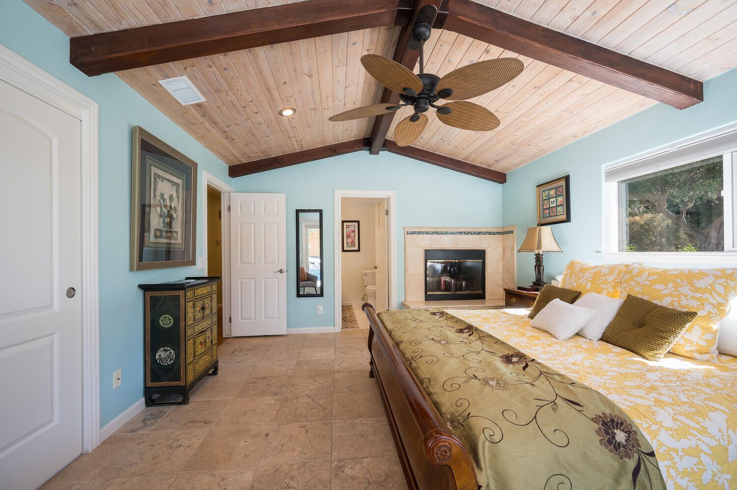 Enjoy a relaxing getaway in Wine Country!